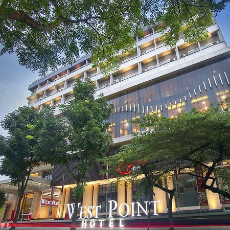 West Point Hotel Bandung Esterno foto