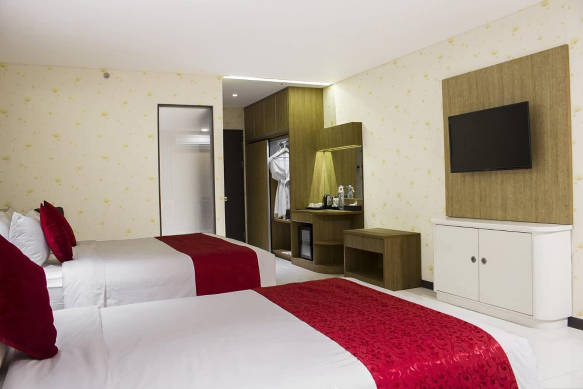 West Point Hotel Bandung Esterno foto