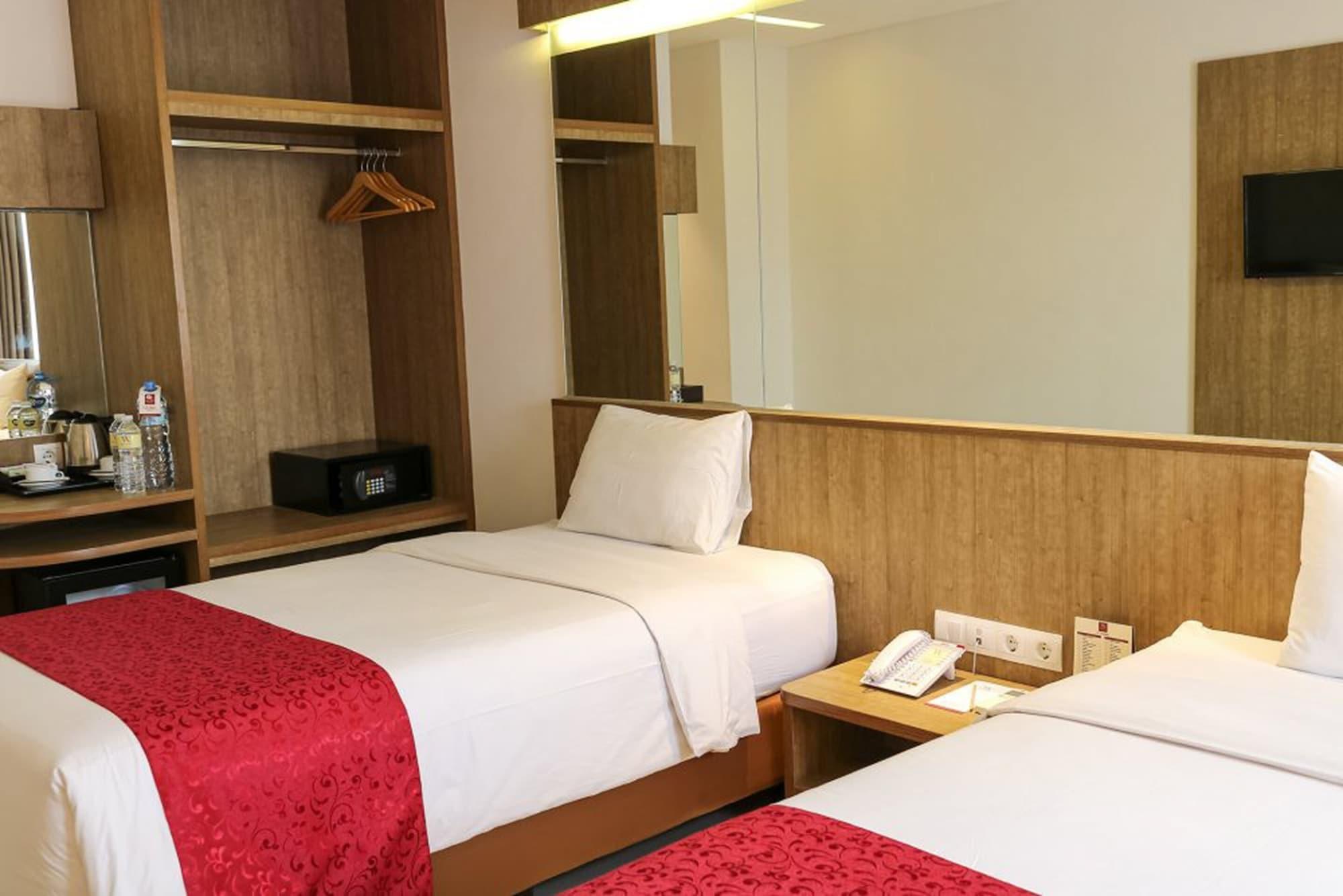 West Point Hotel Bandung Esterno foto