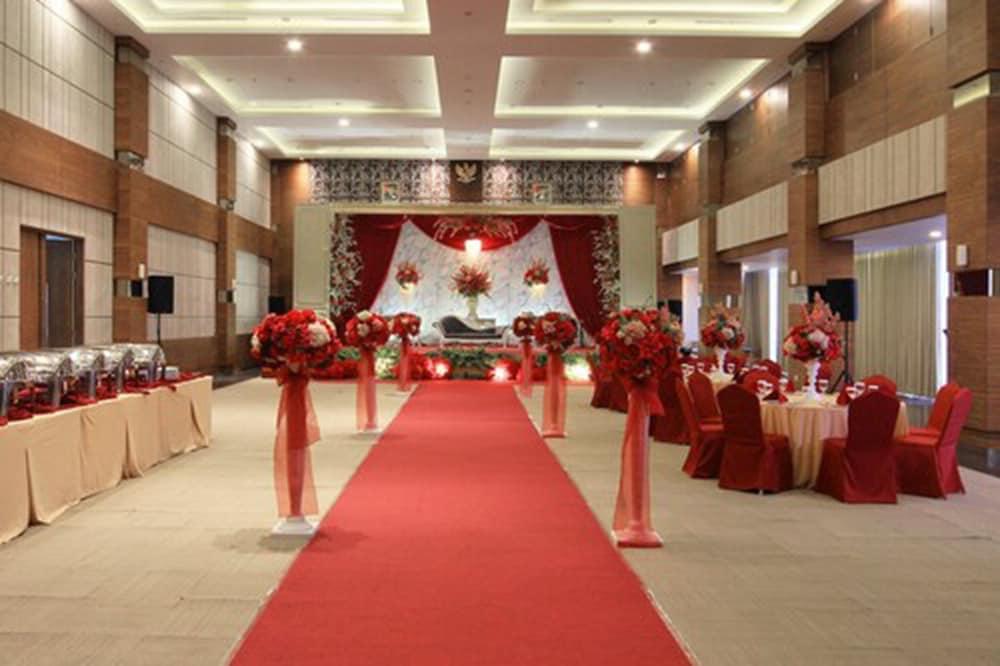 West Point Hotel Bandung Esterno foto