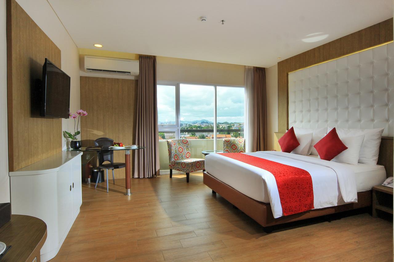West Point Hotel Bandung Esterno foto