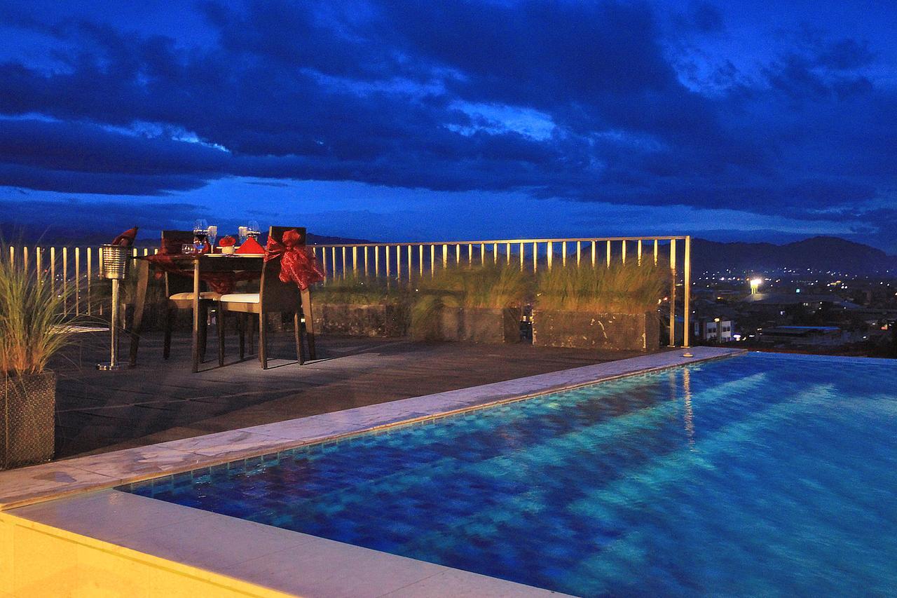 West Point Hotel Bandung Esterno foto